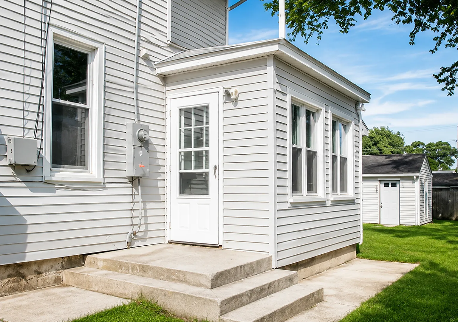 412 Allen Street, Royalton Borough 2 Bedrooms | 2 Full Bathrooms | Finished Bonus Space | Large S... — Photo 1