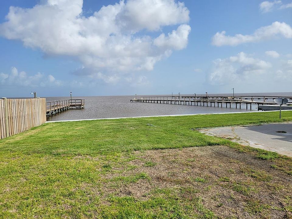 1st image of 718 Copano Cove Rd