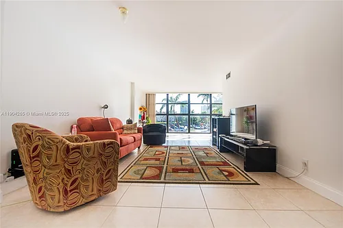 200 Leslie Dr #214 Photo 1