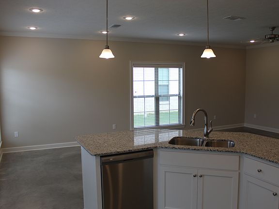 4th image of 7 Haley Renee Dr