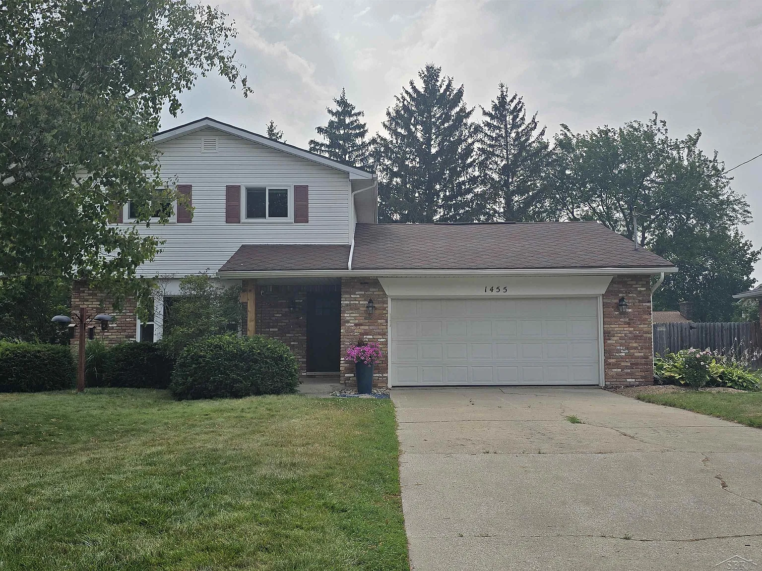 1455 Fromm Dr photo 1