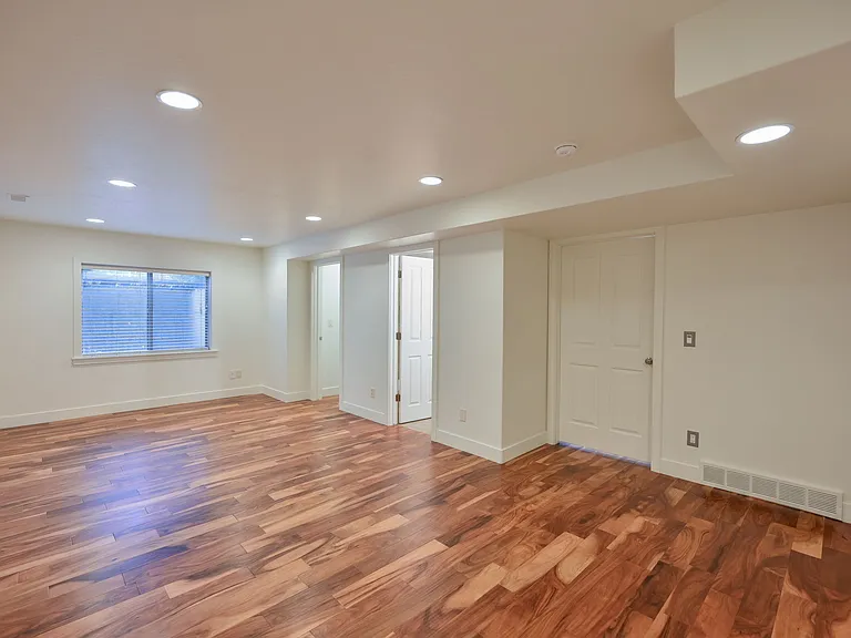 Fully finished basement with full bath