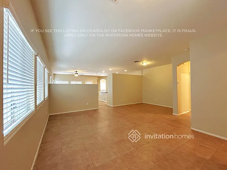 10209 W Parkway Dr — Photo 3