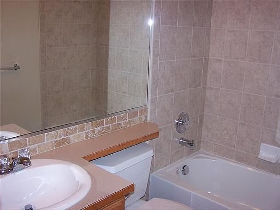 5th image of 2919 E Pineglen Ave