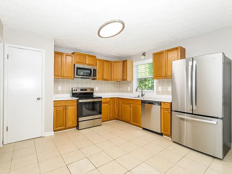 3872 Cloudland Dr — Photo 7