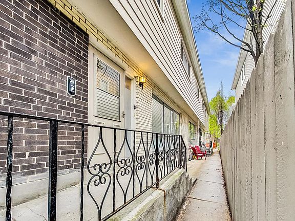 3rd image of 1528 W Estes Ave Unit C