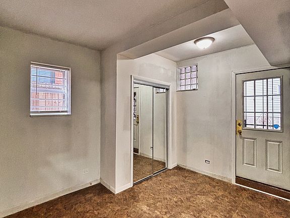 5th image of 1642 W Augusta Blvd #B