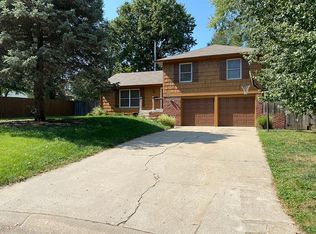 8974 Summit St, Lenexa, KS 66215
