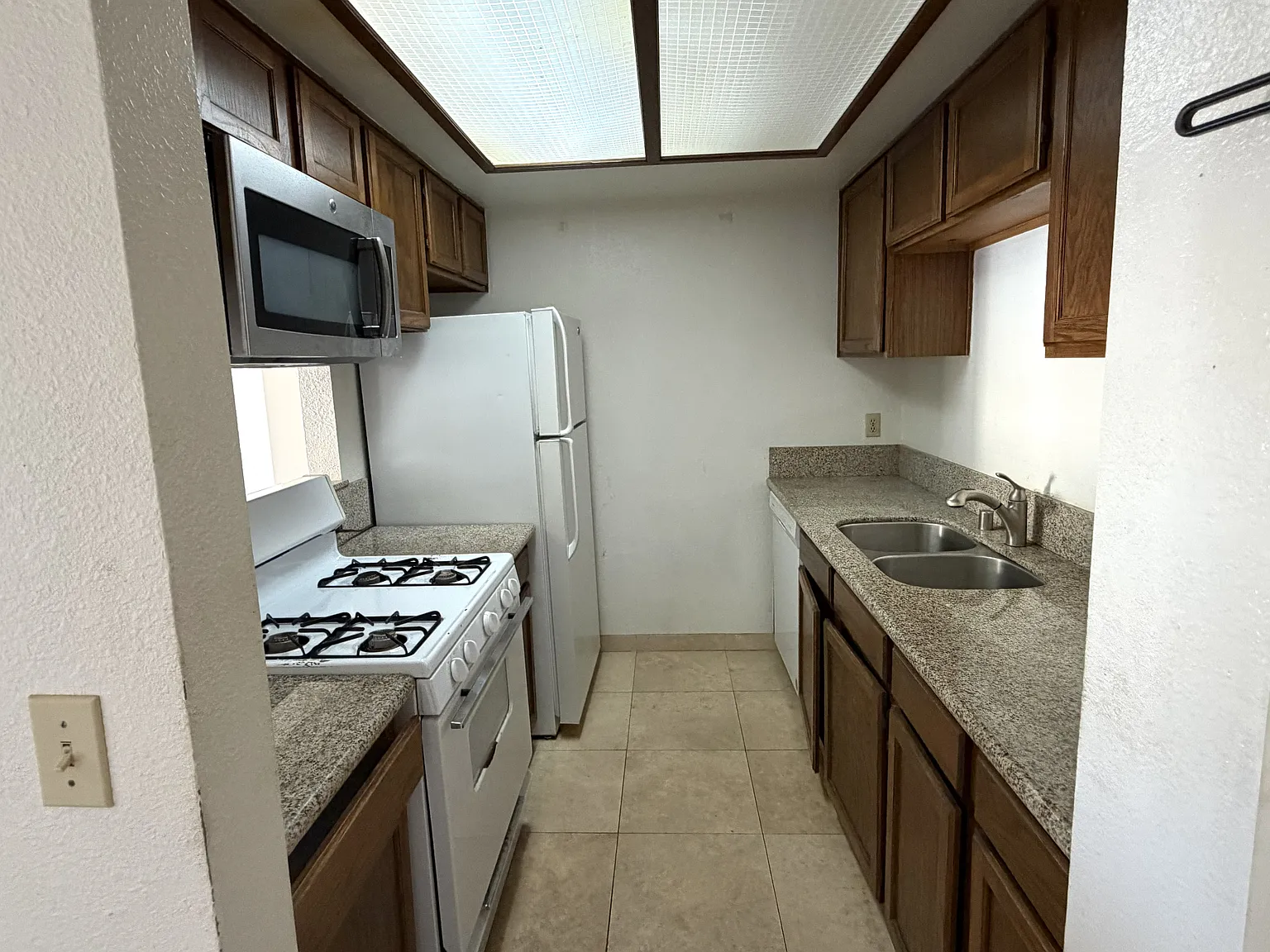 2 bed, 800 sqft, $2,595 — Photo 3