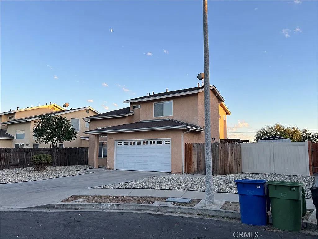 3 bed, 2.5 bath, 1765 sqft, $4,300 — Photo 2