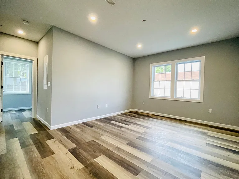 487 Lincoln St #6 — Photo 2