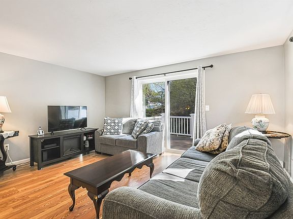 5th image of 120 Olde Colonial Dr APT 6