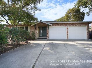 704 Muir Dr, Mountain View, CA 94041