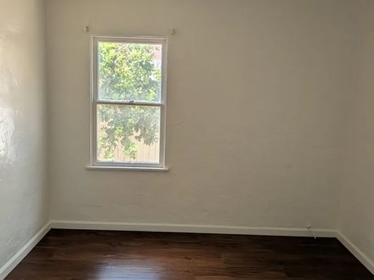 301 E Fesler St — Photo 12