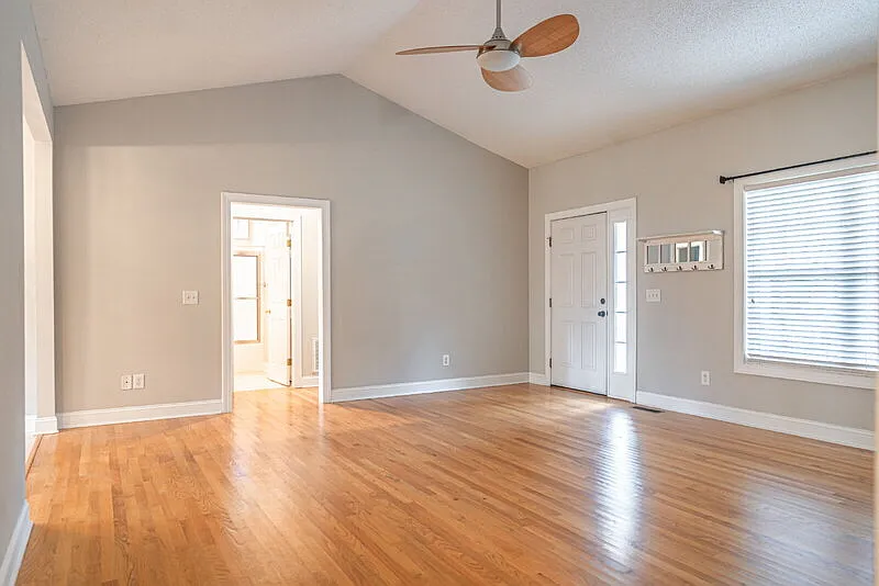 3 bed, 2.0 bath, 1498 sqft, $2,200 — Photo 4
