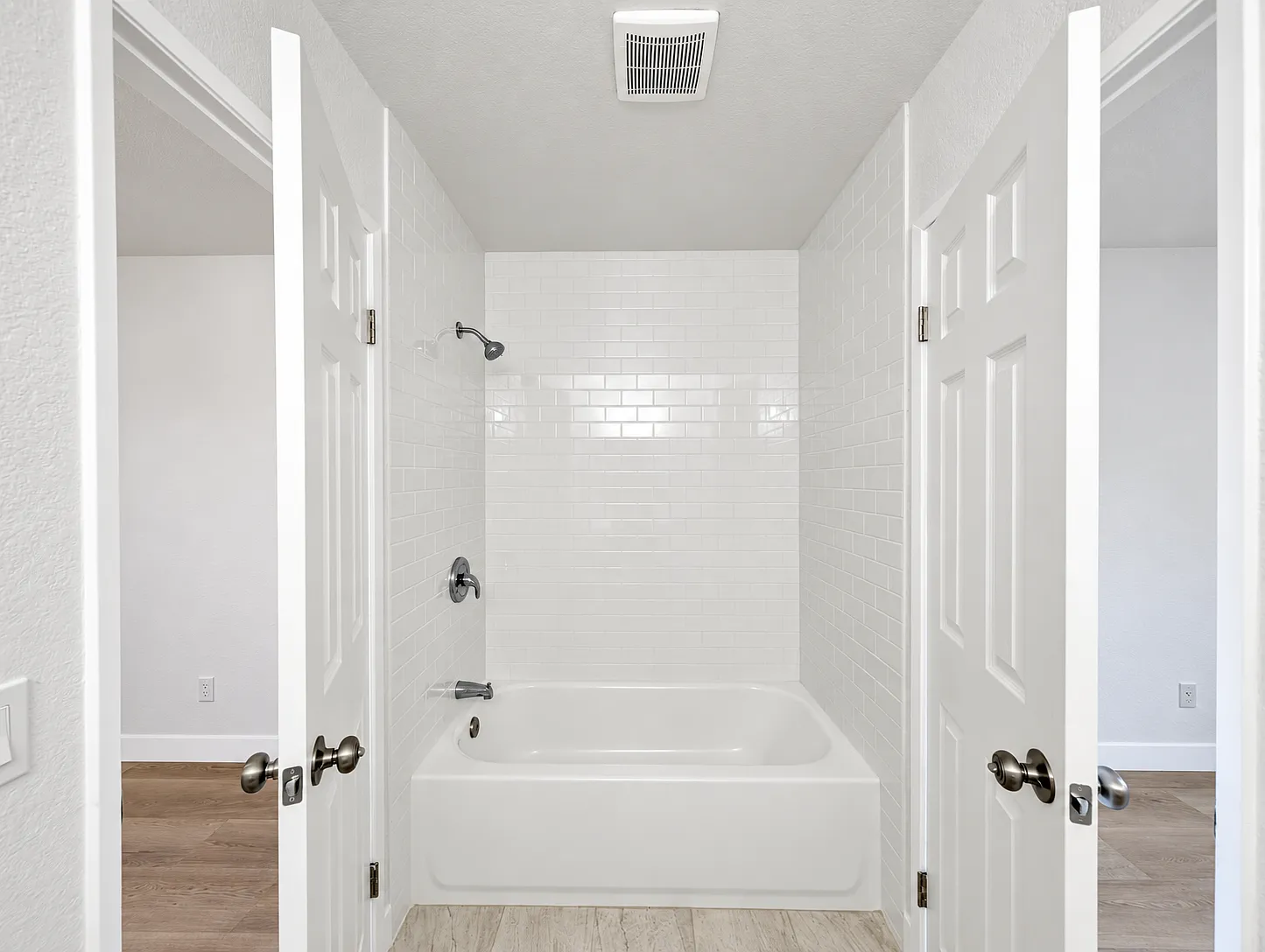 2 bed, 1.5 bath, 920 sqft, $2,300 — Photo 2
