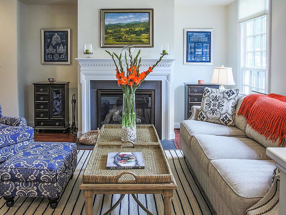 FULLY FURNISHED TOWNHOME