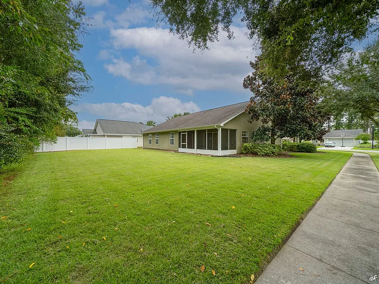106 Middleburg Dr — Photo 23