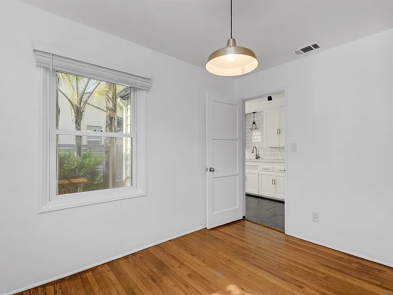 4774 College Ave — Photo 7