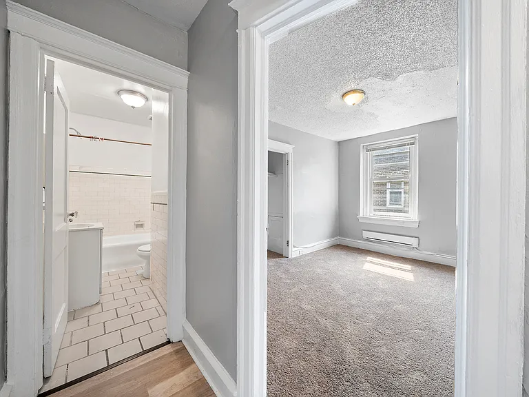 Avondale Apartments — Photo 6