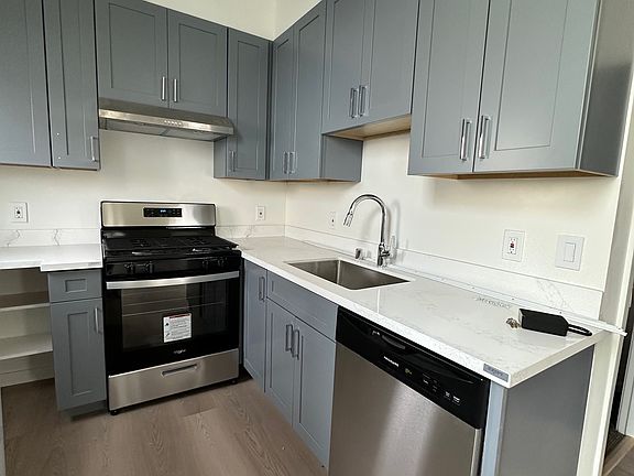 3rd image of 2367 20th Ave APT 2