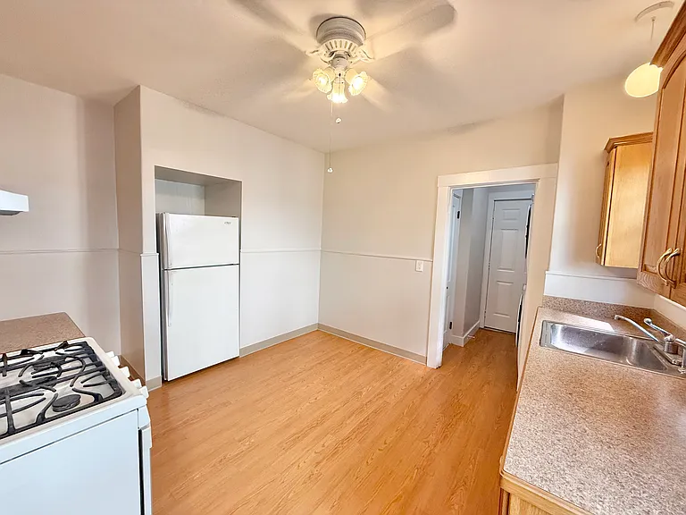 201 Maplewood St #1 — Photo 9
