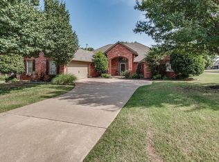 3301 Huntsman Ct, Edmond, OK 73003