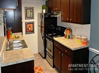 15 Willow Place Dr S #823, Houston, TX 77070