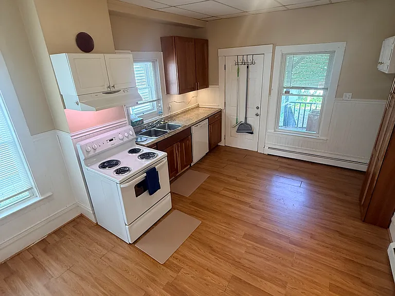 98 Central St #1 — Photo 8