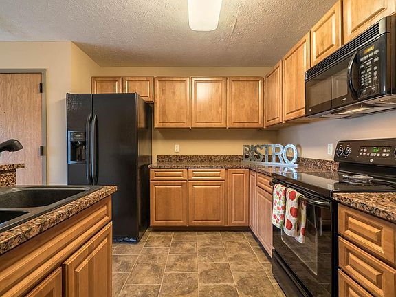 Our kitchens offer abundant cabinetry and modern black appliances, ideal for all your cooking needs.