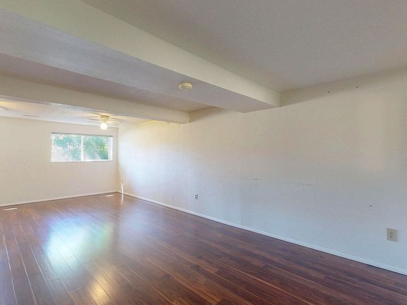 B2 - 06 - Living room.jpg
