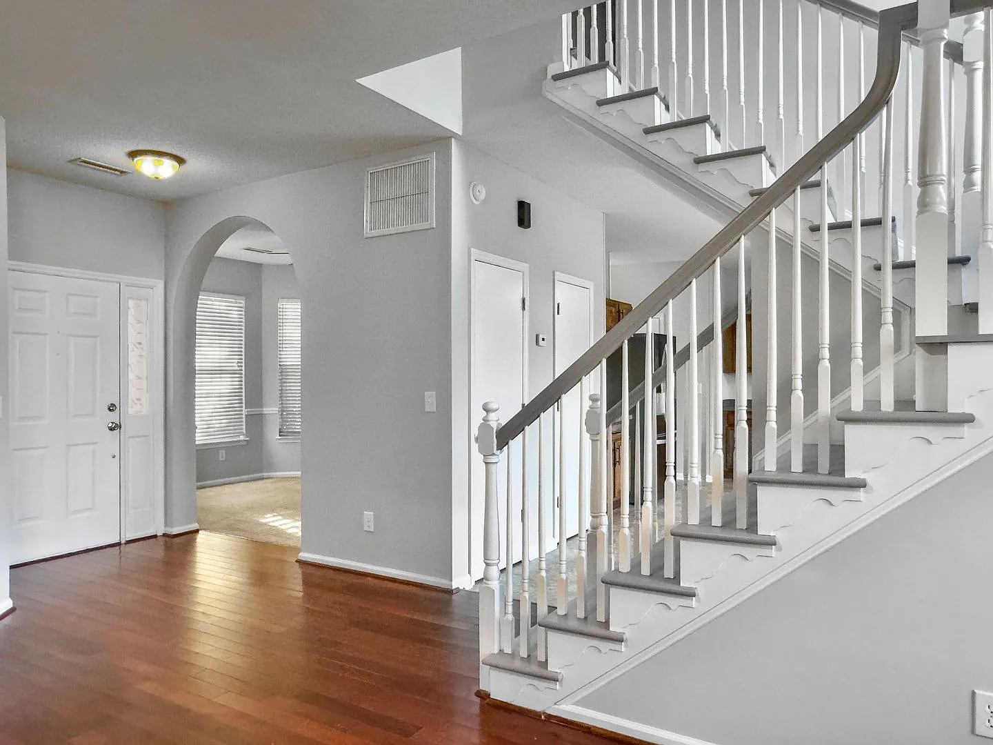 Gorgeous Home in Charleston — Photo 3