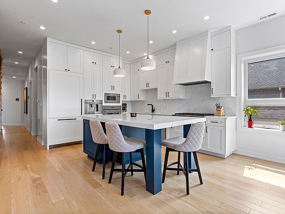 3rd image of 1525 N Bosworth Ave #3S