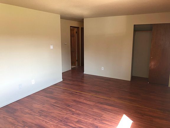 2nd image of 303 17th St SE #3