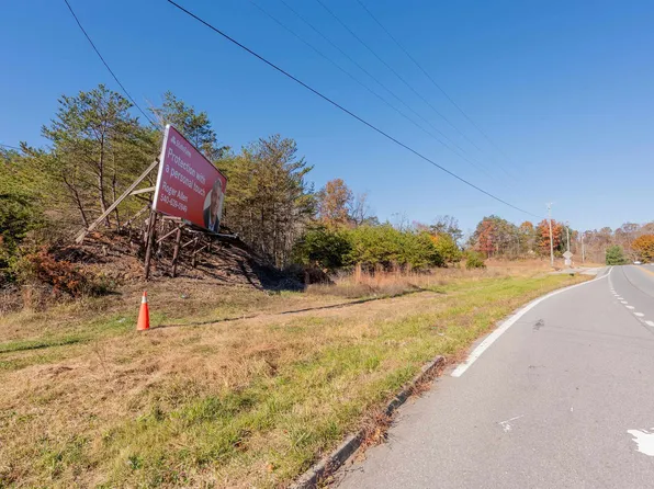 3713 Radford Rd, Christiansburg, VA 24073