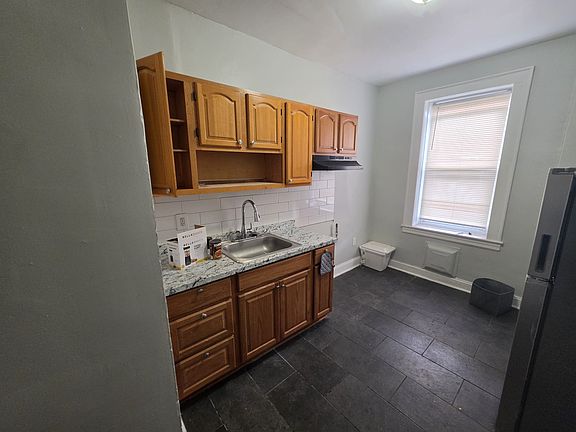 5th image of 6-8 Glenwood Ave #21