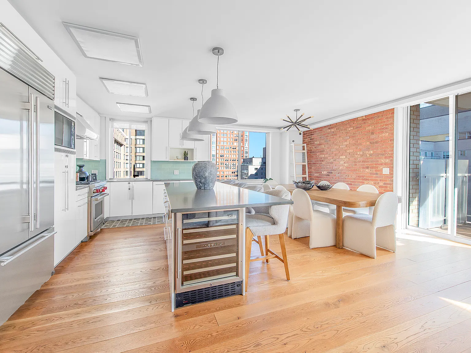 220 East 65th Street — Photo 2
