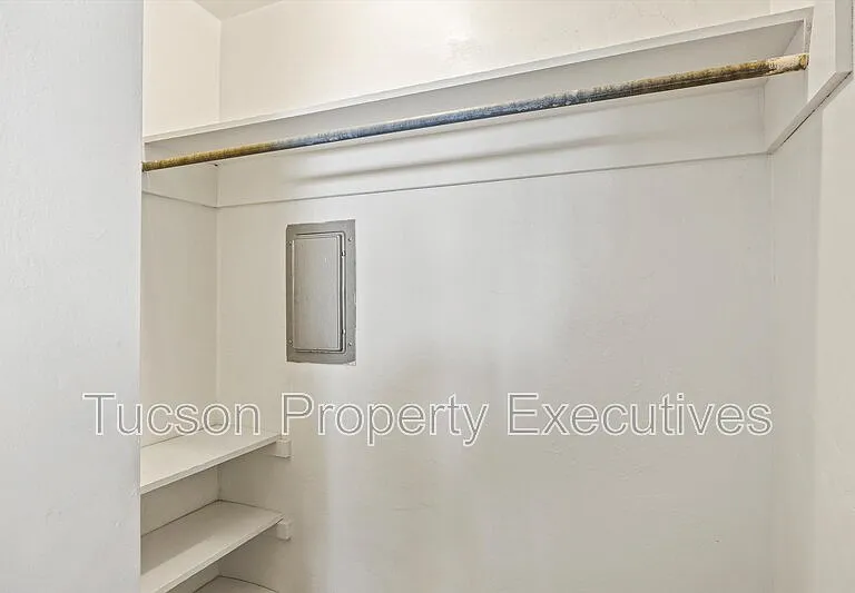 802 N Alvernon Way E — Photo 19