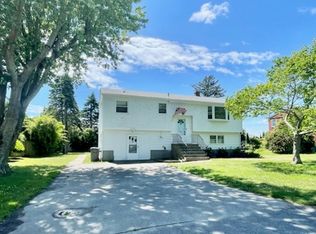 29 Reardon Dr, Middletown, RI 02842