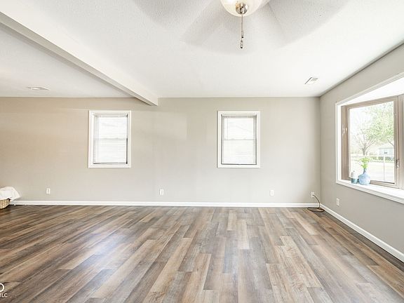 5th image of 902 Progress St