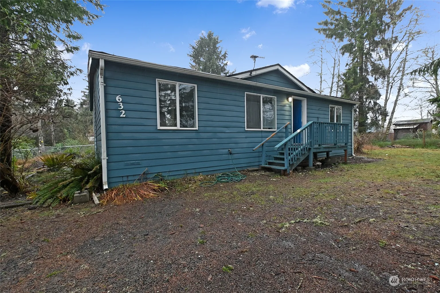 632 Chenois Avenue NE photo 1