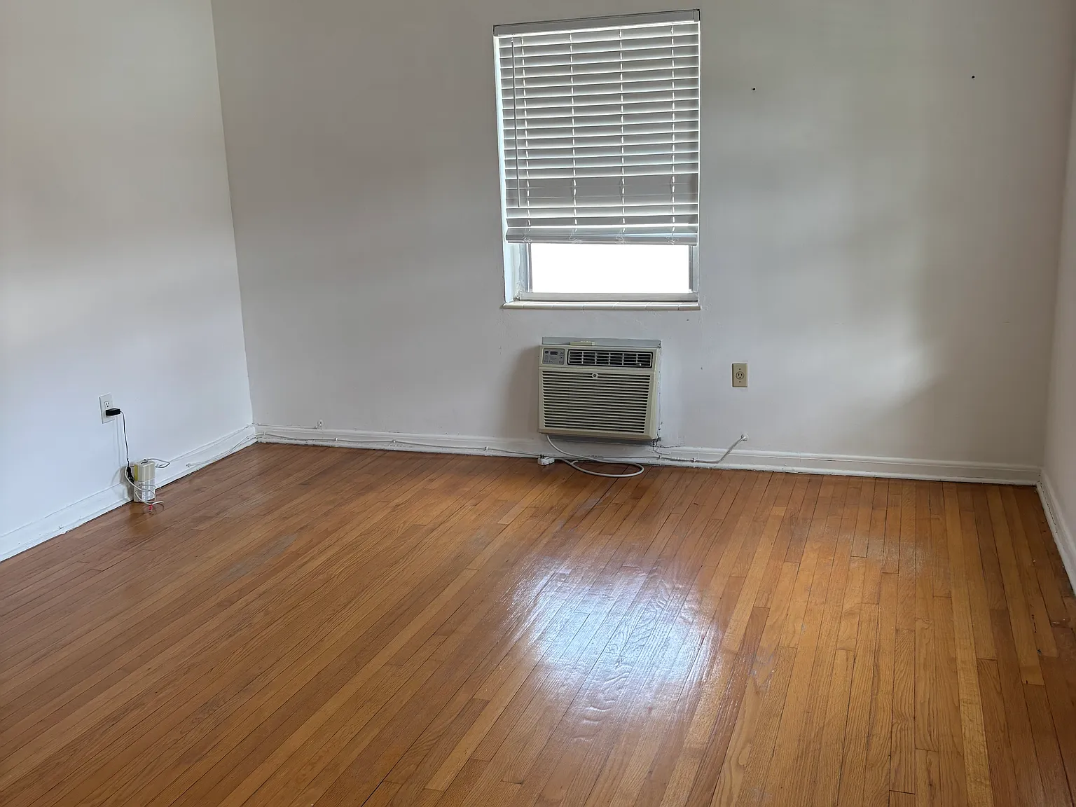1 bed, 700 sqft, $1,700 — Photo 2