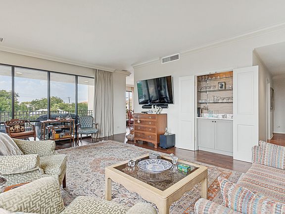 4th image of 4001 N NEW BRAUNFELS AVE #404