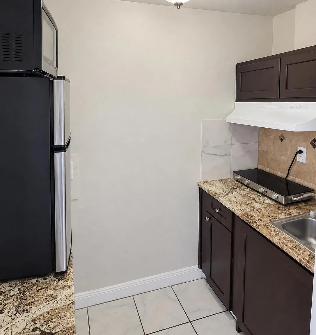 1 bed, 1.0 bath, 350 sqft, $1,274 — Photo 2