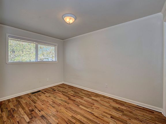 5th image of 4016 176th Pl SW