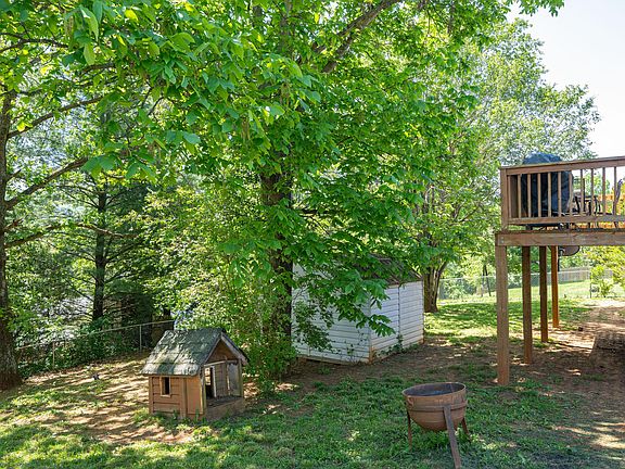 3rd image of 5458 Winterset Dr