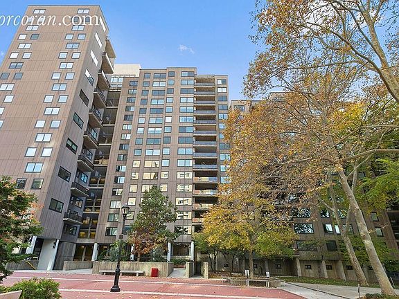 2nd image of 531 Main St APT 611