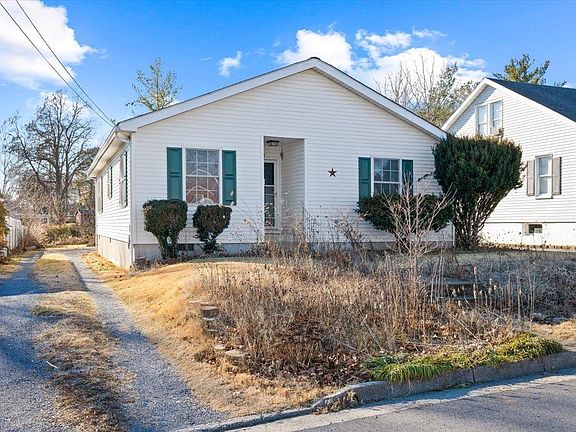 3rd image of 413 Neyland Dr