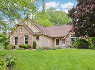 N61W14730 Woodcrest Ct, Menomonee Falls, WI 53051