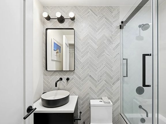 5th image of 127 E 30th St APT 3B